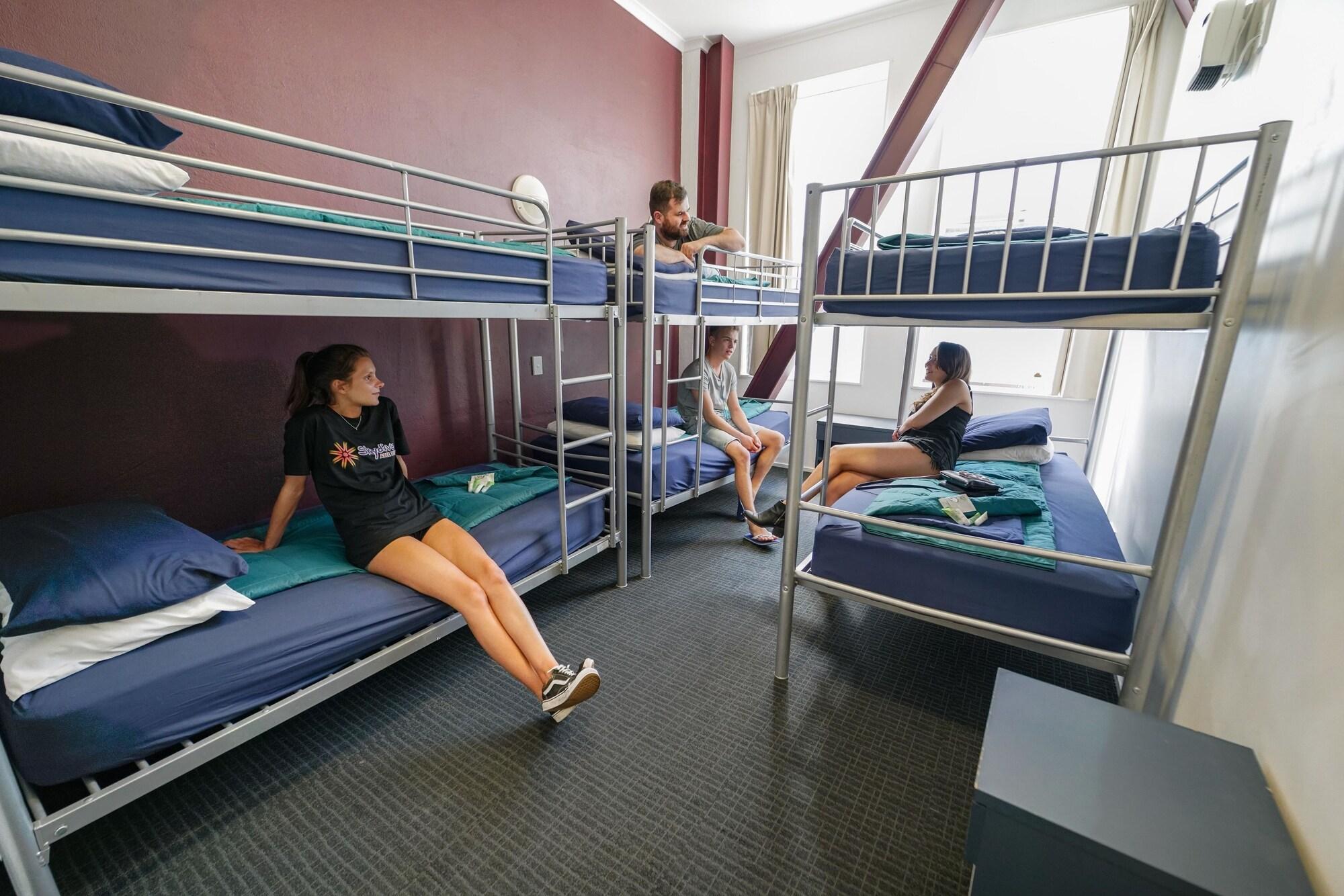 Ostello Nomads Capital Backpackers - Wellington (Adults Only) Esterno foto A typical room at the Victoria International Youth Hostel