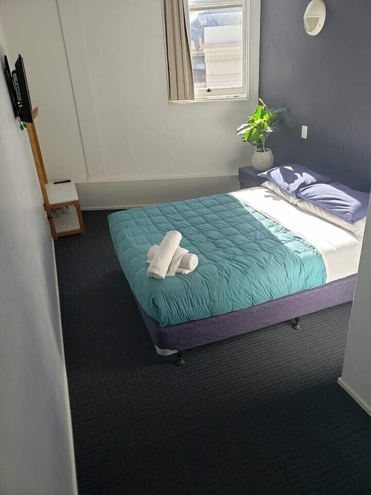 Ostello Nomads Capital Backpackers - Wellington (Adults Only) Esterno foto A bedroom at the hotel