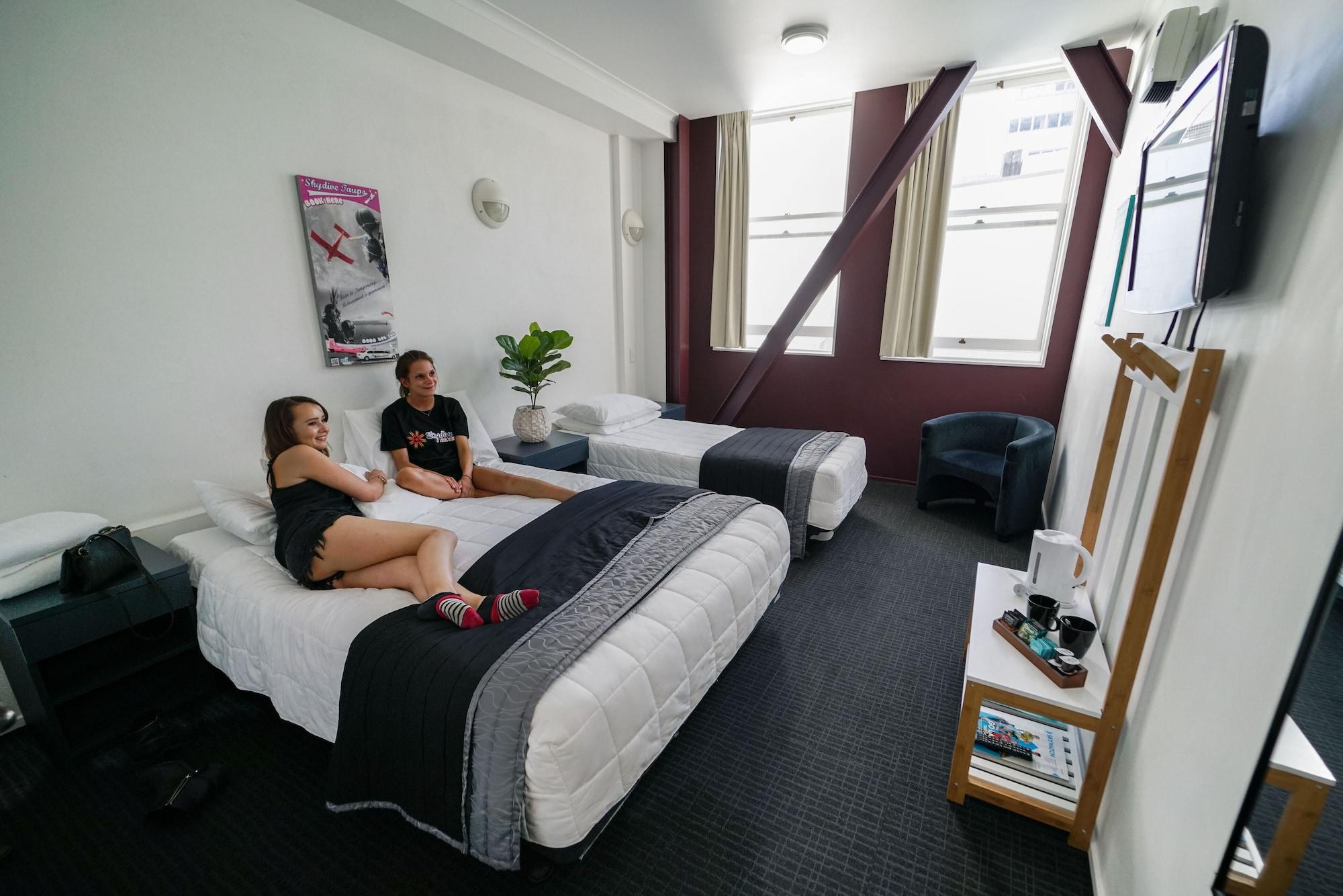 Ostello Nomads Capital Backpackers - Wellington (Adults Only) Esterno foto A typical room at the hotel