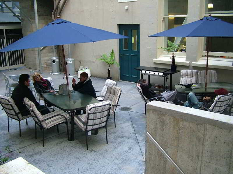 Ostello Nomads Capital Backpackers - Wellington (Adults Only) Esterno foto The courtyard at the Center for Urban Education Leadership