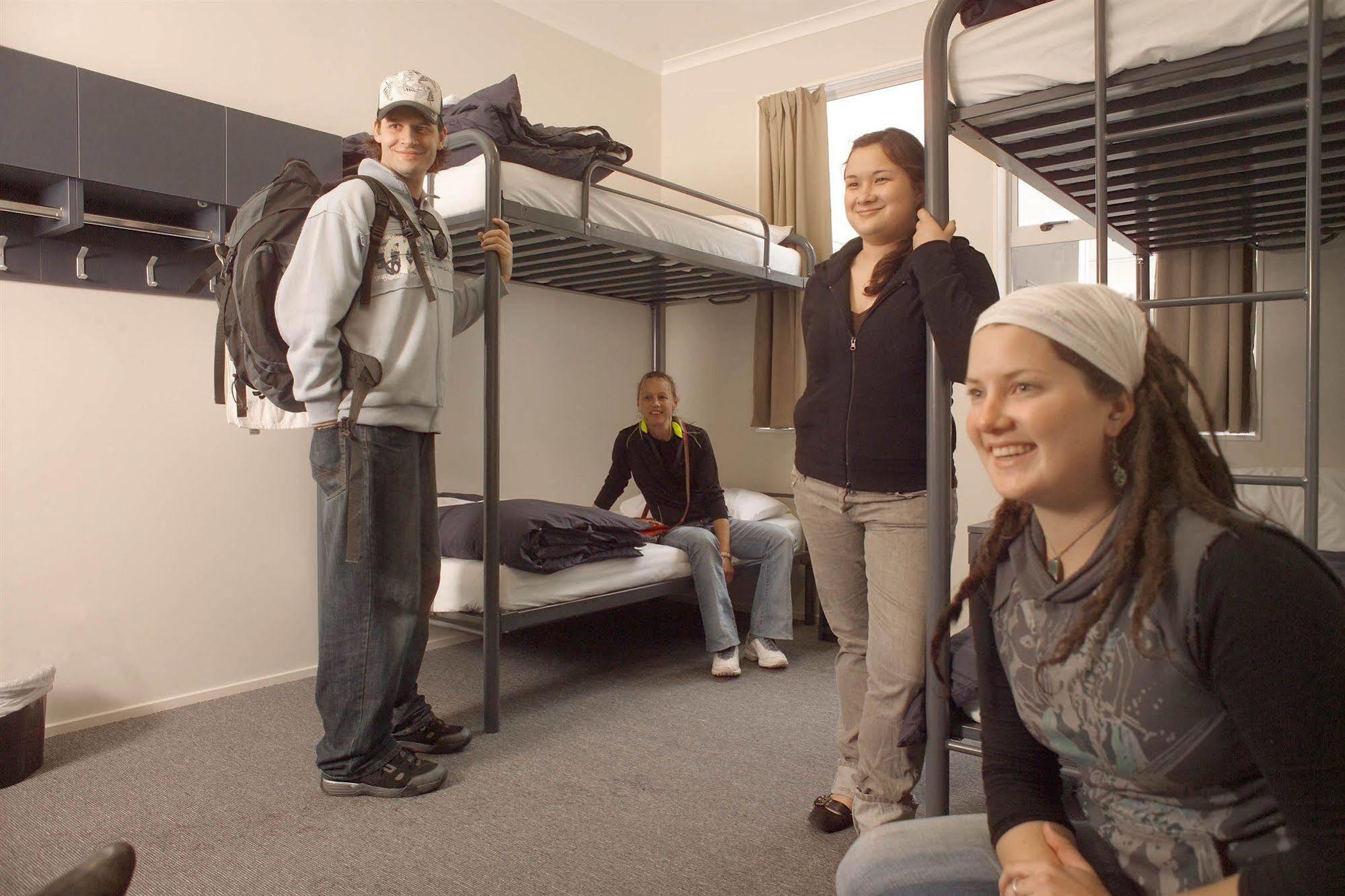 Ostello Nomads Capital Backpackers - Wellington (Adults Only) Esterno foto A typical hostel room