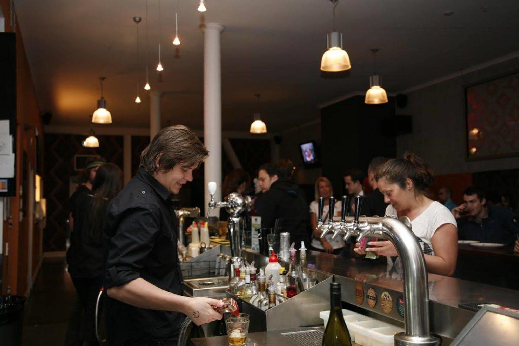 Ostello Nomads Capital Backpackers - Wellington (Adults Only) Esterno foto A bar in Paris