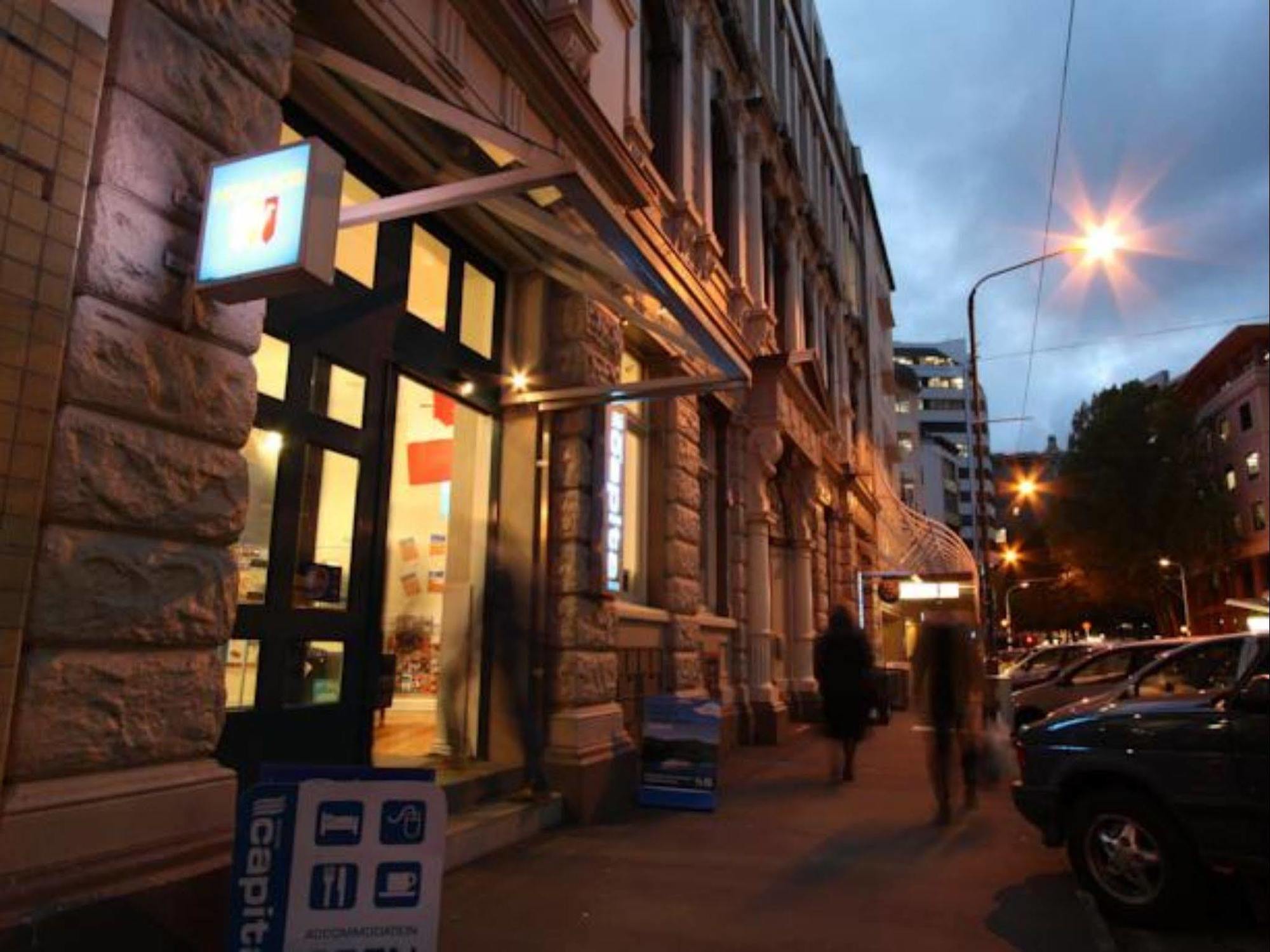 Ostello Nomads Capital Backpackers - Wellington (Adults Only) Esterno foto 7-Eleven in Helsinki, Finland
