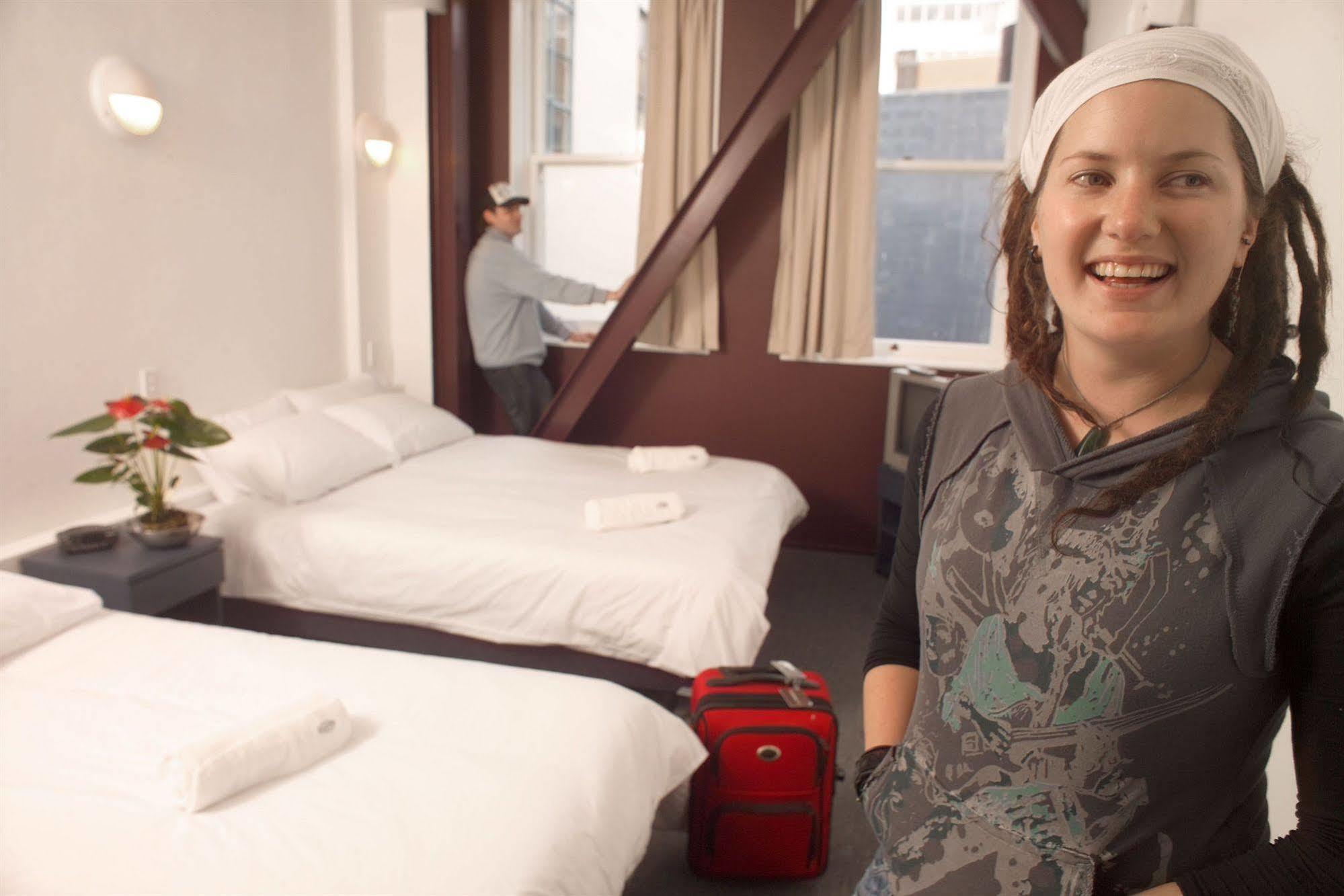 Ostello Nomads Capital Backpackers - Wellington (Adults Only) Esterno foto A guest at the hotel