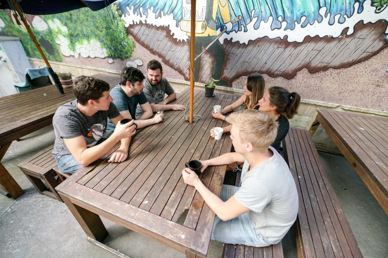 Ostello Nomads Capital Backpackers - Wellington (Adults Only) Esterno foto Students at the University of Freiburg