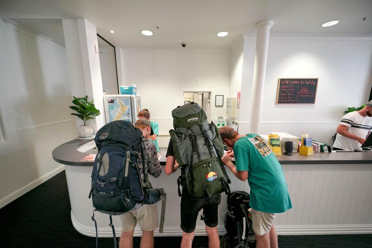 Ostello Nomads Capital Backpackers - Wellington (Adults Only) Esterno foto Reception at the hostel