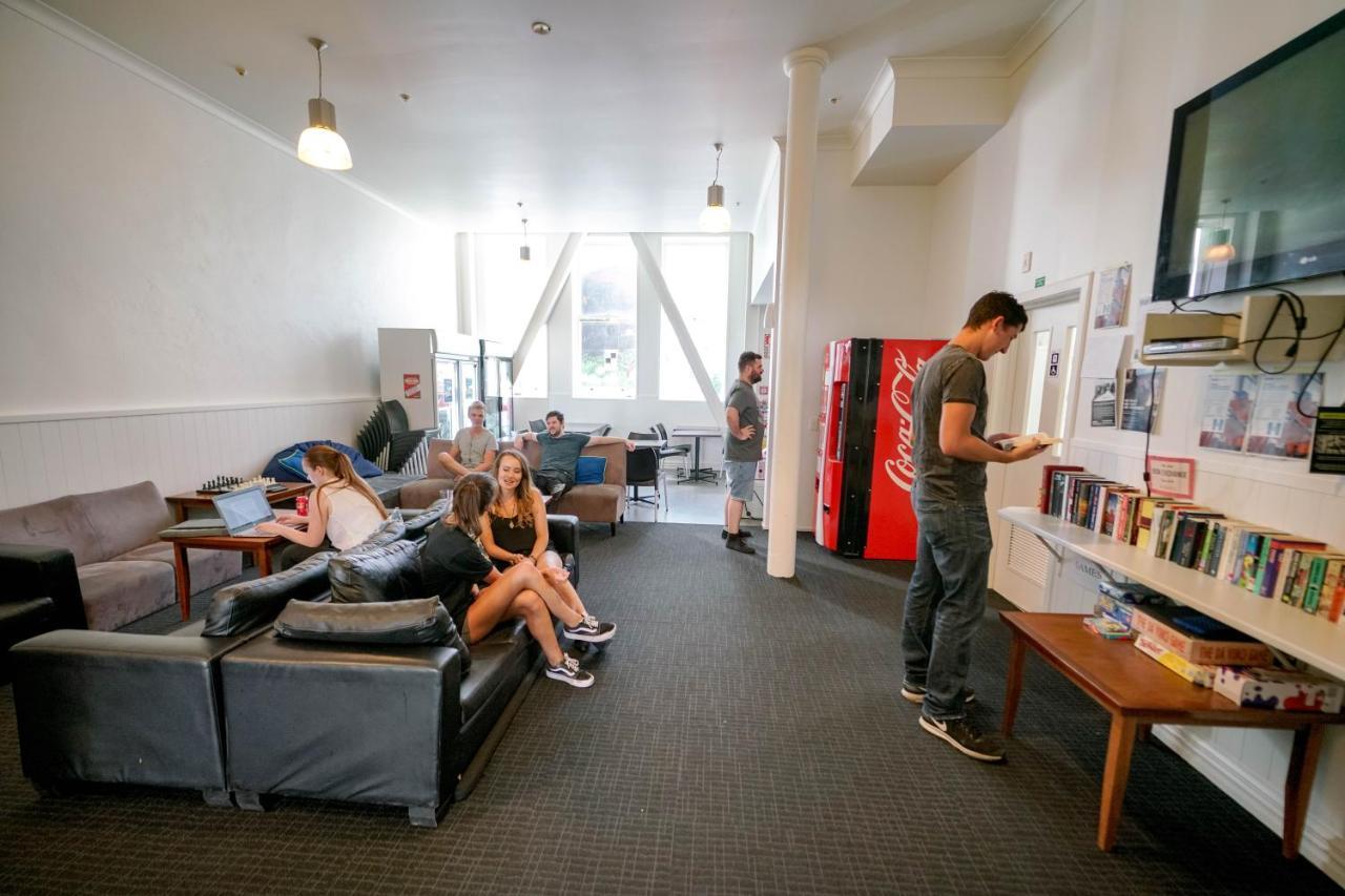 Ostello Nomads Capital Backpackers - Wellington (Adults Only) Esterno foto The lounge at the Student Union Building