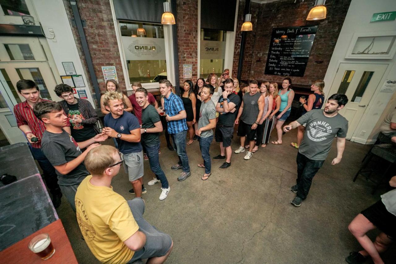 Ostello Nomads Capital Backpackers - Wellington (Adults Only) Esterno foto The staff of the brewery