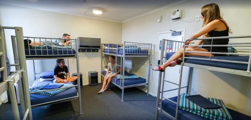 Ostello Nomads Capital Backpackers - Wellington (Adults Only) Esterno foto A typical hostel room